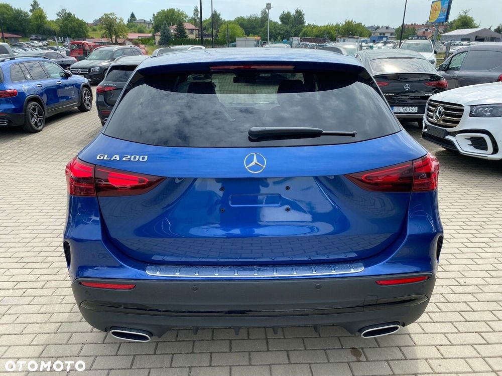 Mercedes-Benz GLA - 4