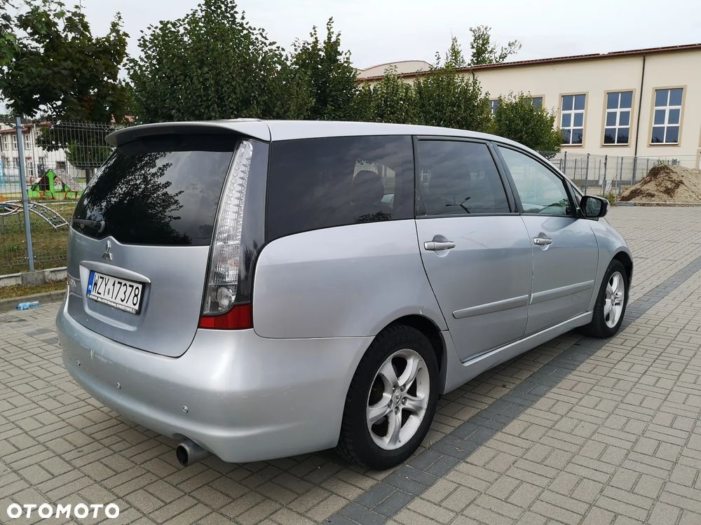 Mitsubishi Grandis - 7
