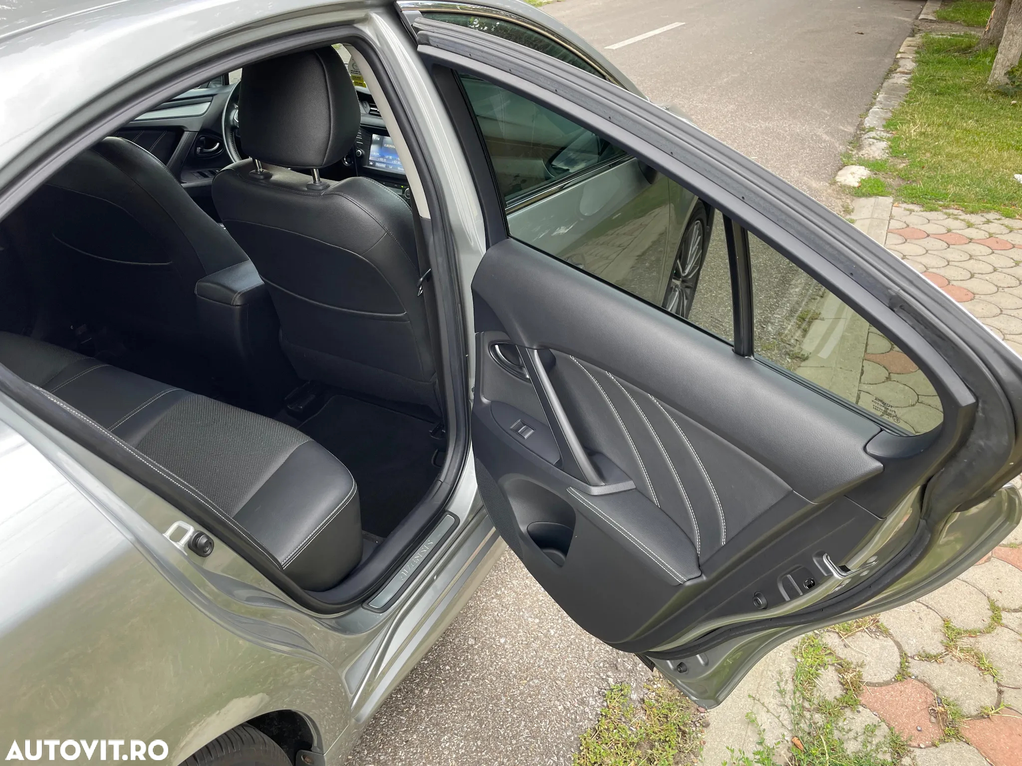 Toyota Avensis 2.0 D-4D Executive - 15