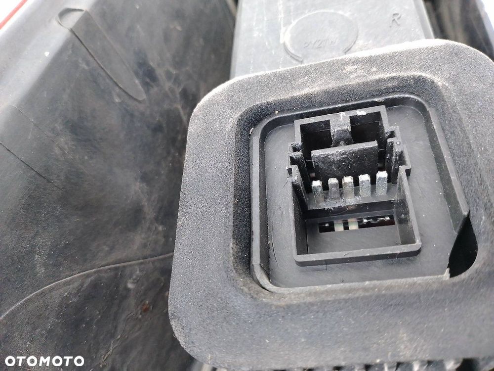 LAMPA TYLNA PRAWA DACIA LOGAN 8200413995 KOMBI - 3