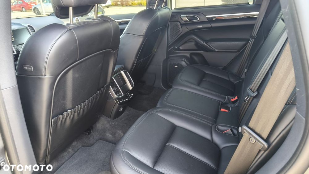 Porsche Cayenne S - 19