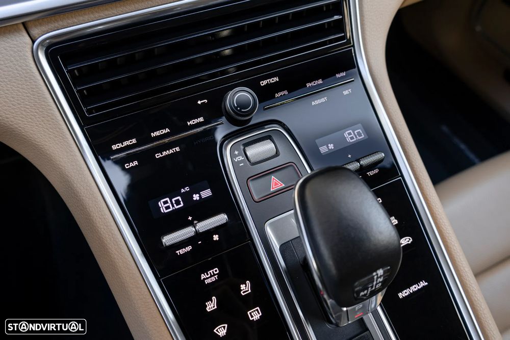 Porsche Panamera Sport Turismo 4 E-Hybrid Platinum Edition - 33