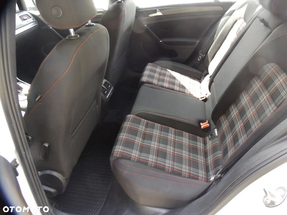 Volkswagen Golf - 17