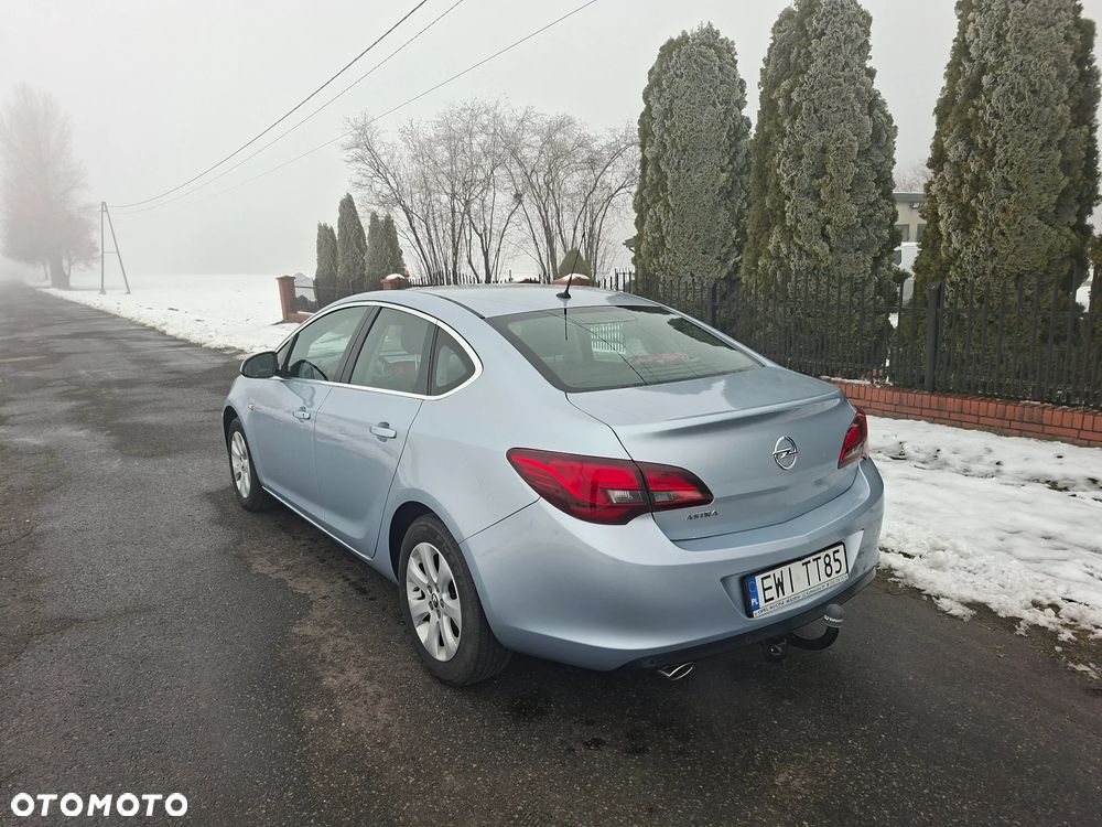 Opel Astra 1.4 T Executive EU6 - 7