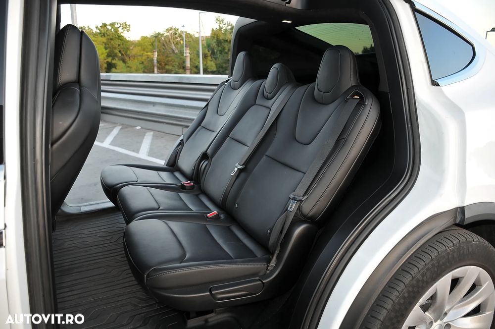 Tesla Model X - 6