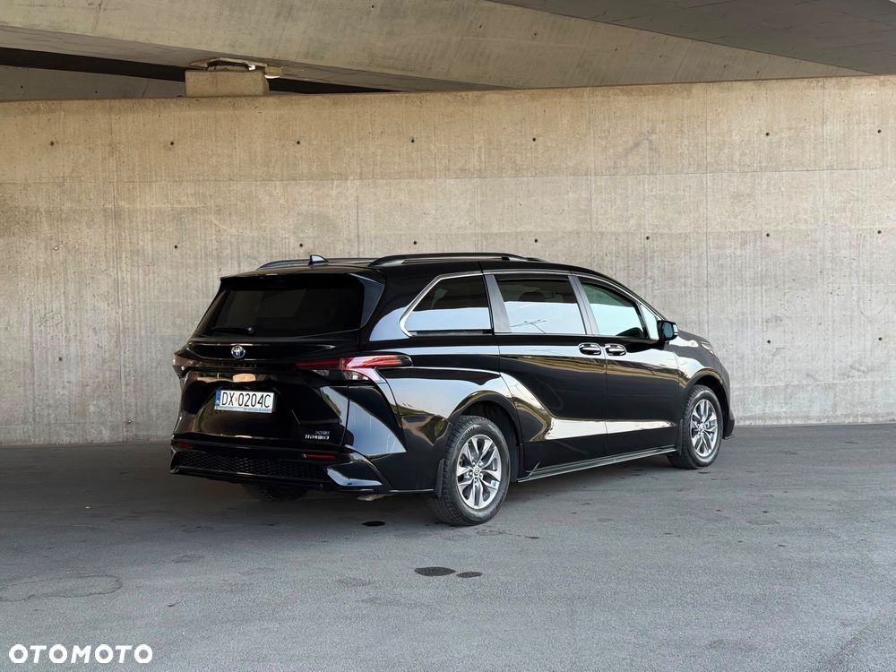 Toyota Sienna - 3