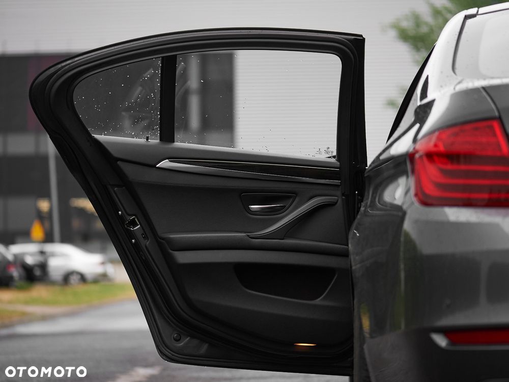 BMW Seria 5 528i xDrive - 16