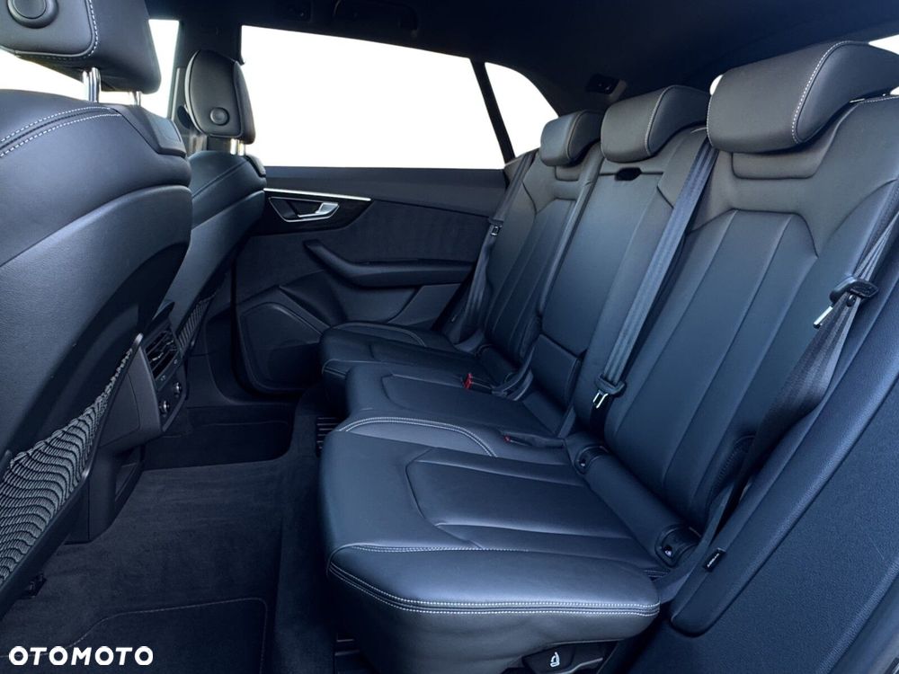 Audi Q8 - 12