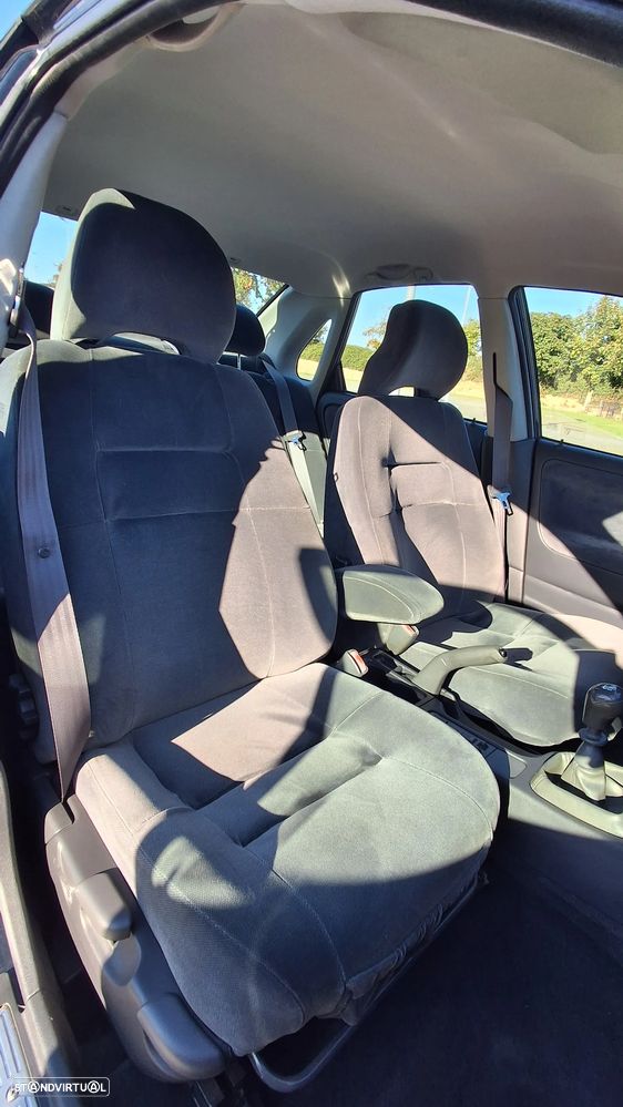 Volvo S40 1.6 - 23