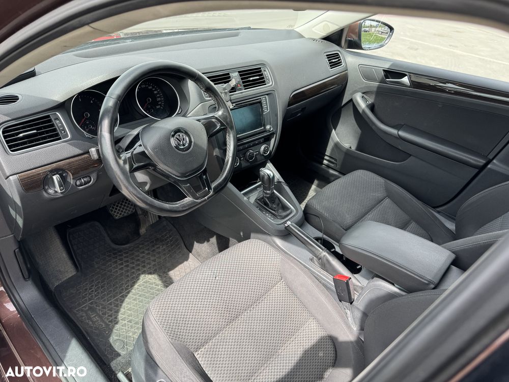 Volkswagen Jetta 2.0 TDI DSG Comfortline - 6