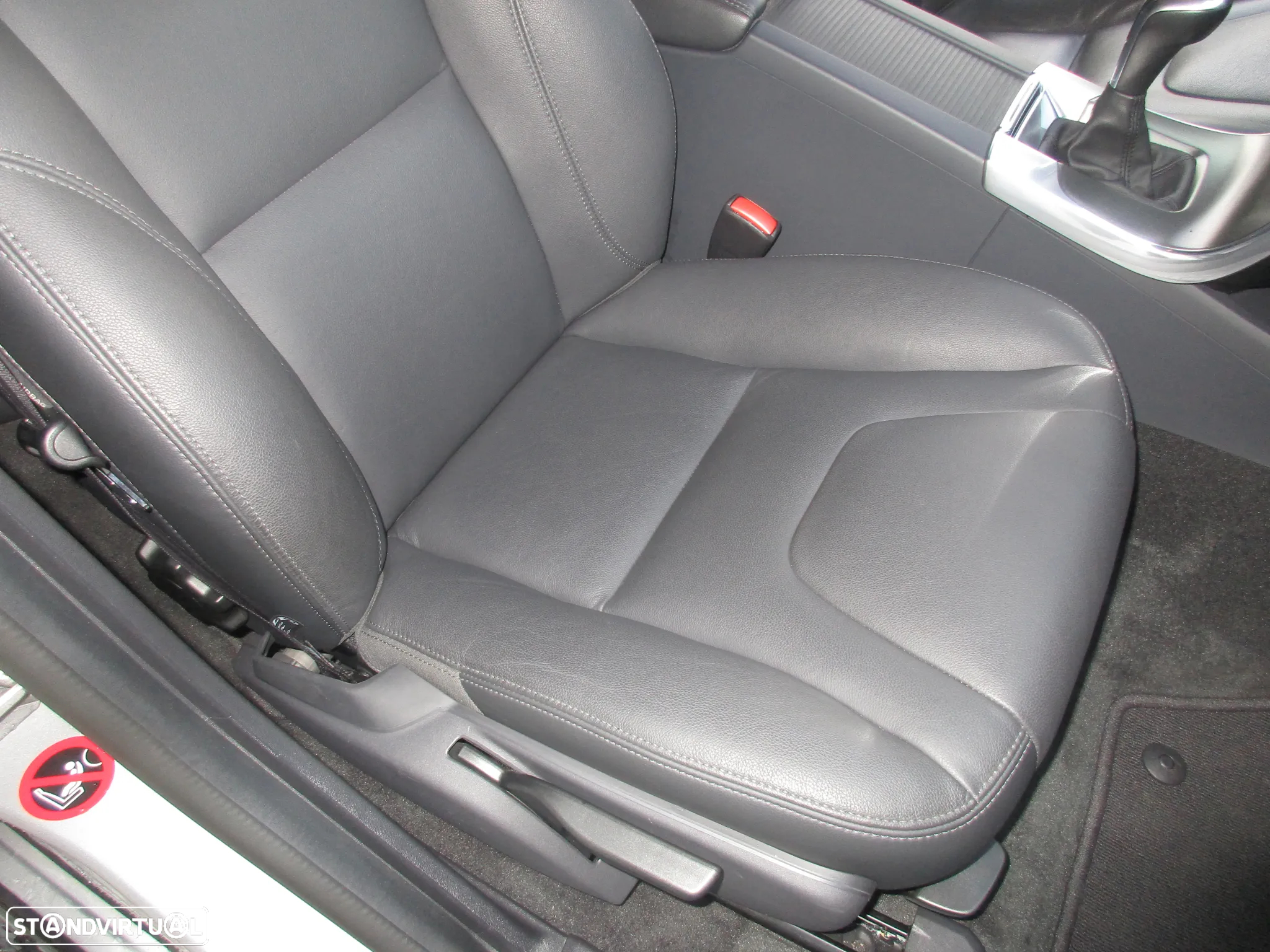 Volvo V60 2.0 D4 Momentum - 41