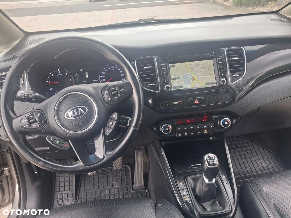 Kia Carens 1.7 CRDi 136 Fifa World Cup Edition - 32