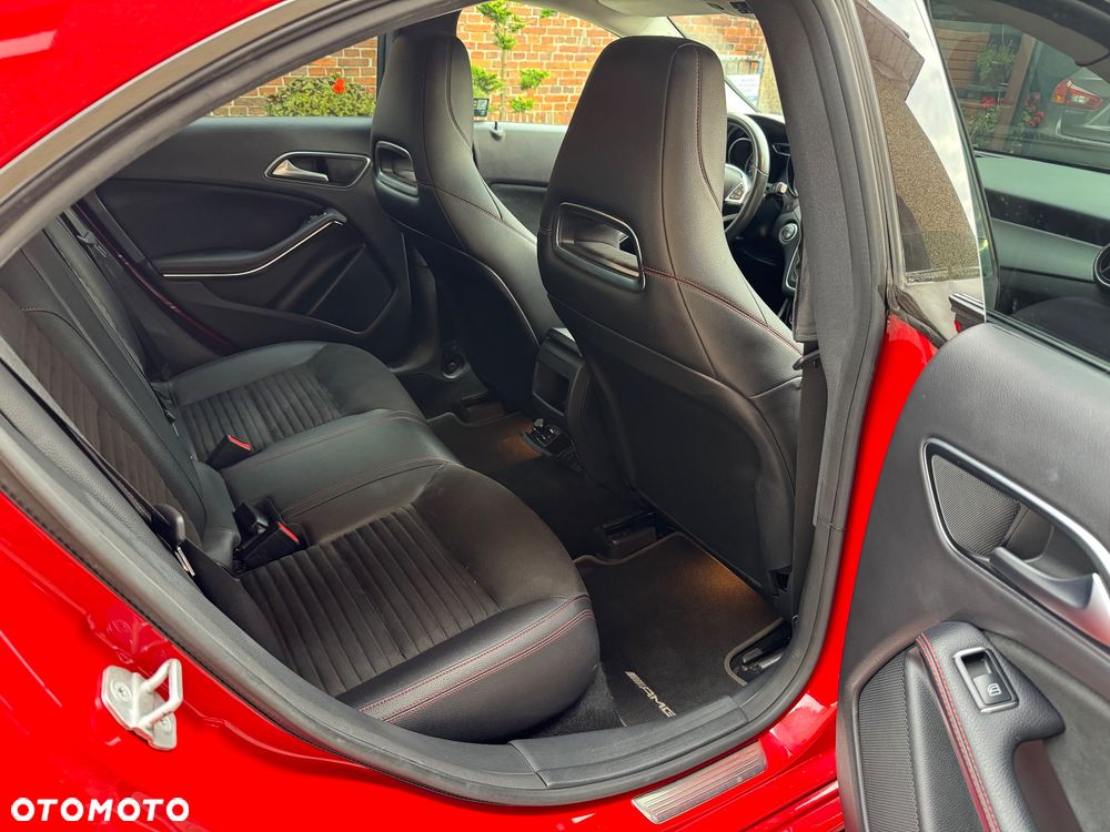 Mercedes-Benz CLA 220 4-Matic AMG Line - 8