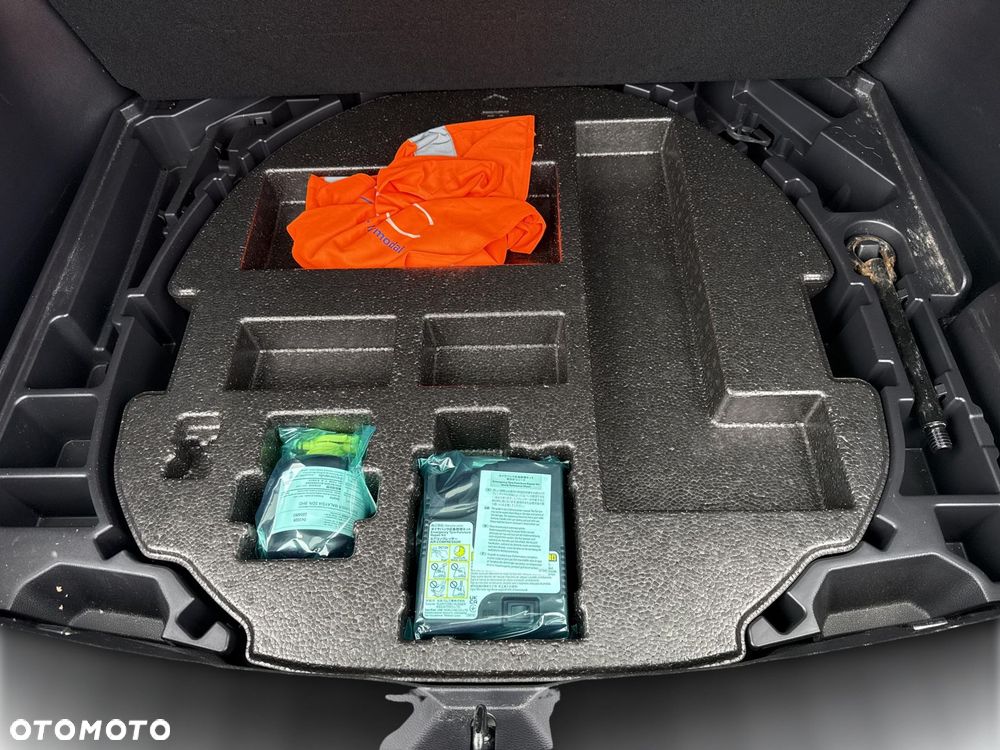 Toyota Corolla Cross 2.0 Hybrid Premiere Edition AWD - 27