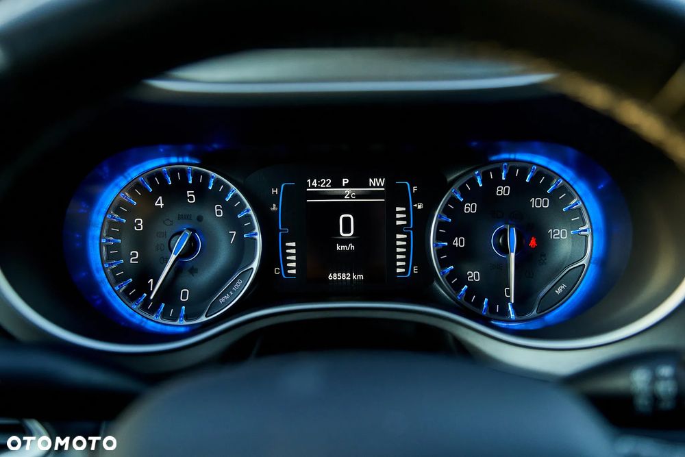 Chrysler Pacifica - 20