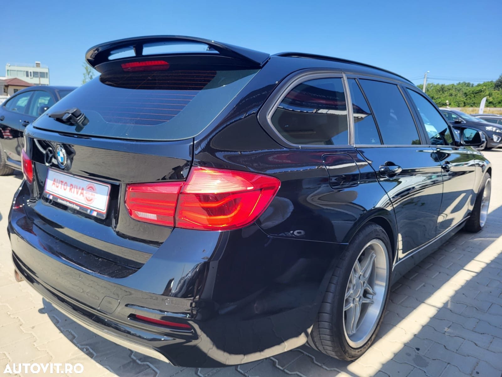 BMW Seria 3 318d Touring Aut. Sport Line - 4
