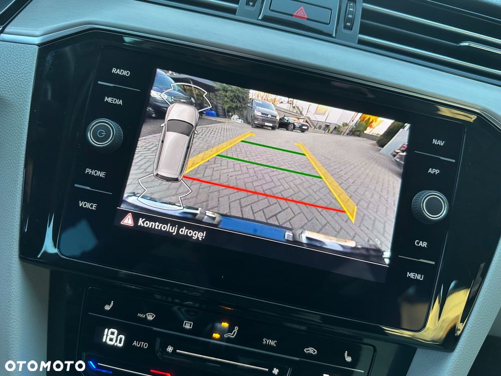 Volkswagen Passat Variant 2.0 TDI SCR DSG Elegance - 23