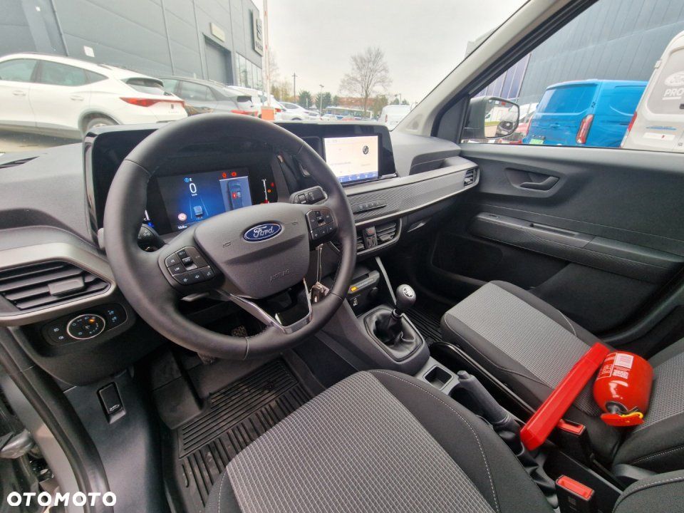 Ford Transit Courier - 10