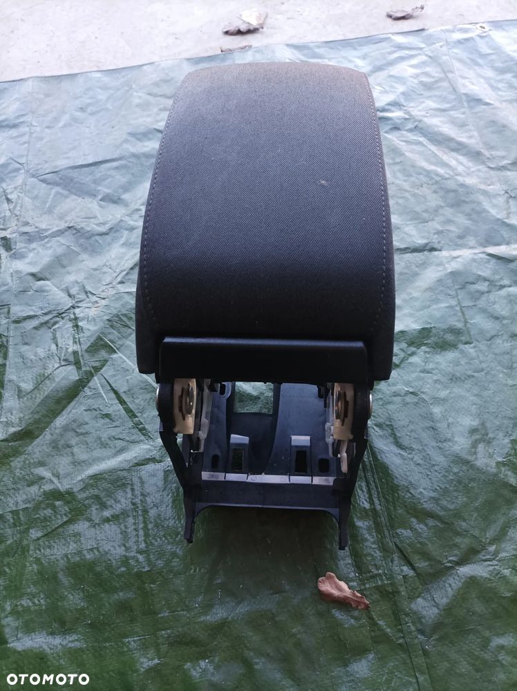 Skoda Octavia III podłokietnik 5E0864207 - 4