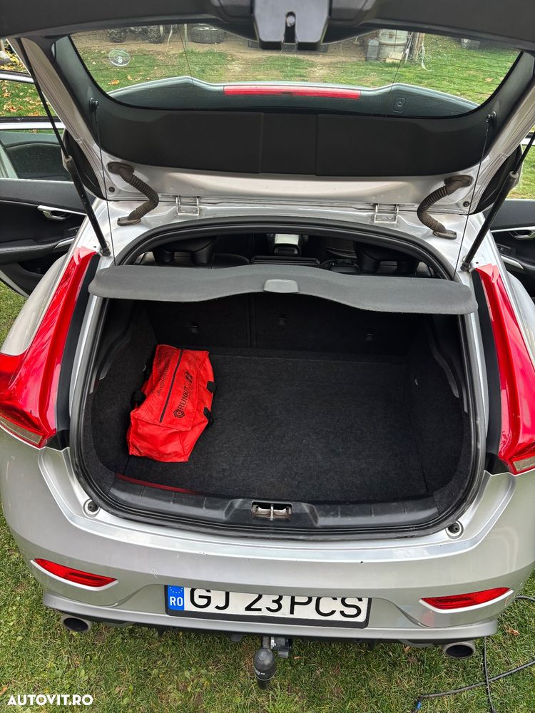 Volvo V40 - 23