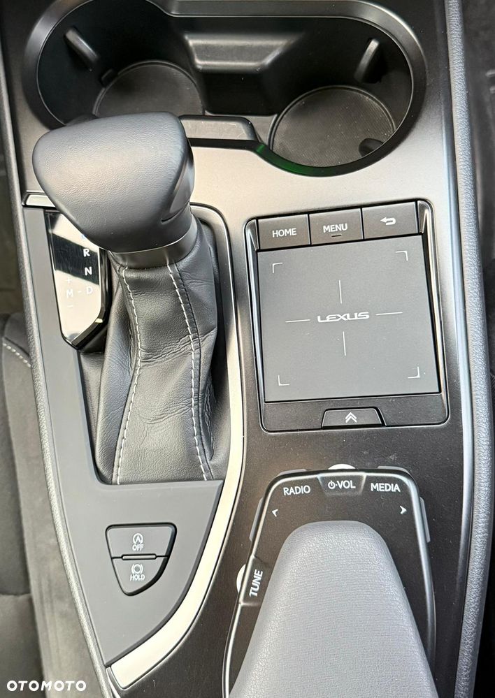 Lexus UX 200 GPF Business 2WD - 35