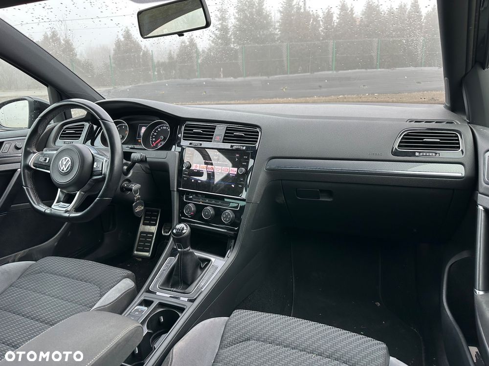 Volkswagen Golf - 25