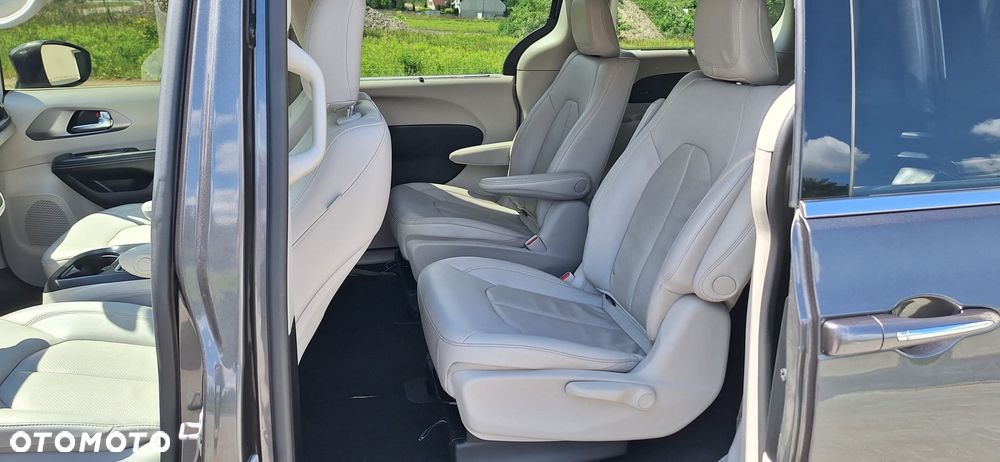 Chrysler Pacifica - 8