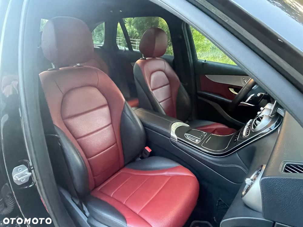 Mercedes-Benz GLC 300 4Matic 9G-TRONIC AMG Line Plus - 21