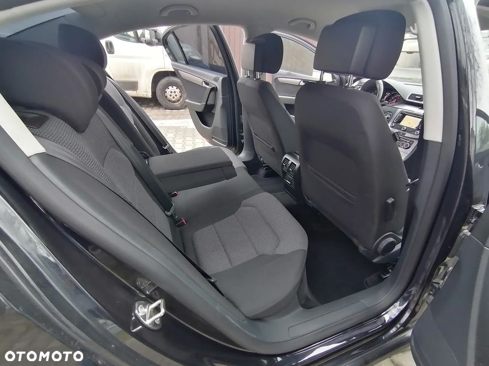 Volkswagen Passat - 27