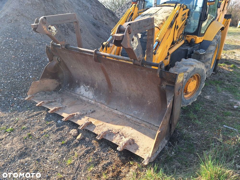 JCB 3Cx 4X4 - 33