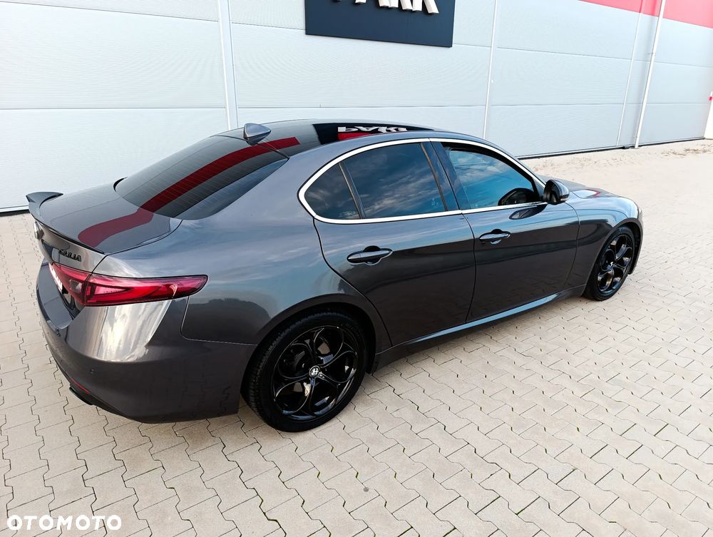Alfa Romeo Giulia 2.2 Super - 11