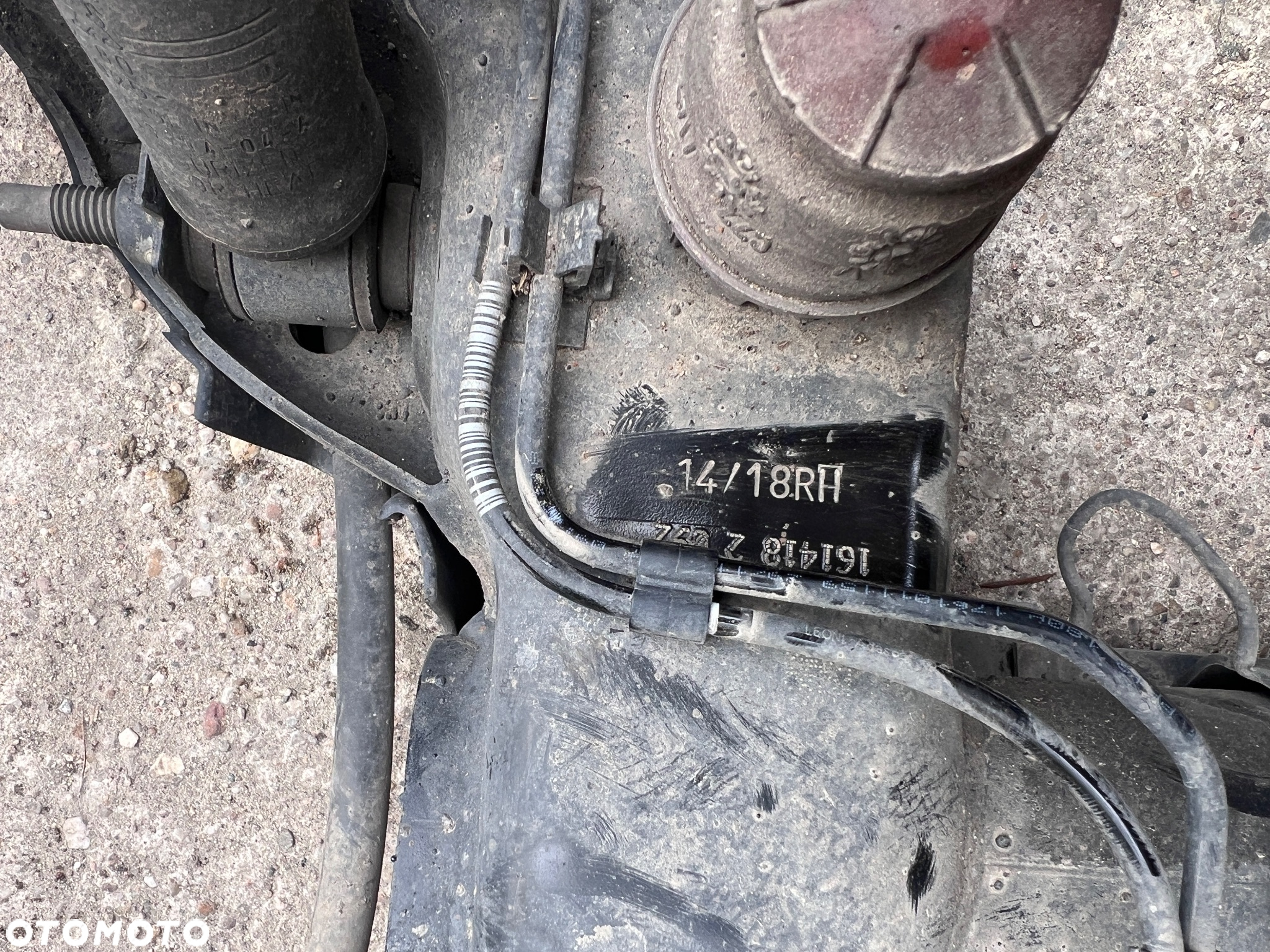 TYLNA BELKA ZAWIESZENIA PEUGEOT 208  I - 6