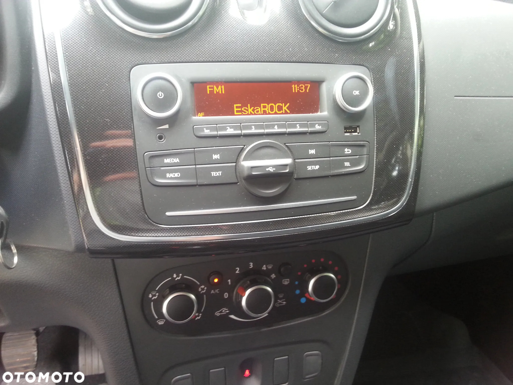 Dacia Sandero 1.0 TCe Laureate S&S - 13