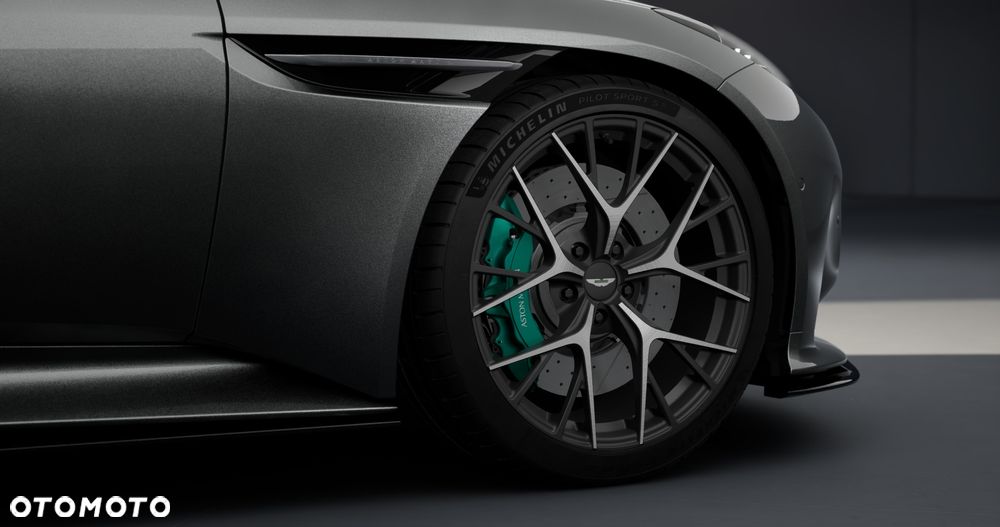 Aston Martin DB12 - 4