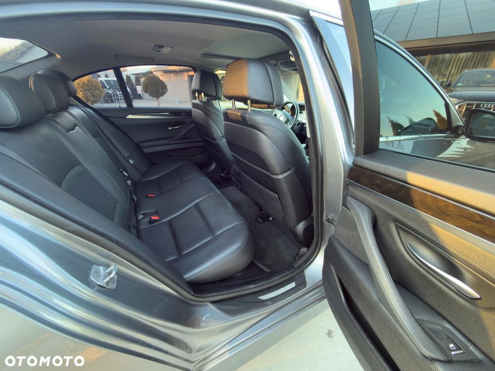 BMW Seria 5 528i xDrive Sport-Aut Luxury Line - 20