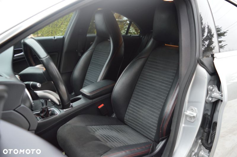 Mercedes-Benz CLA 200 AMG Line - 20