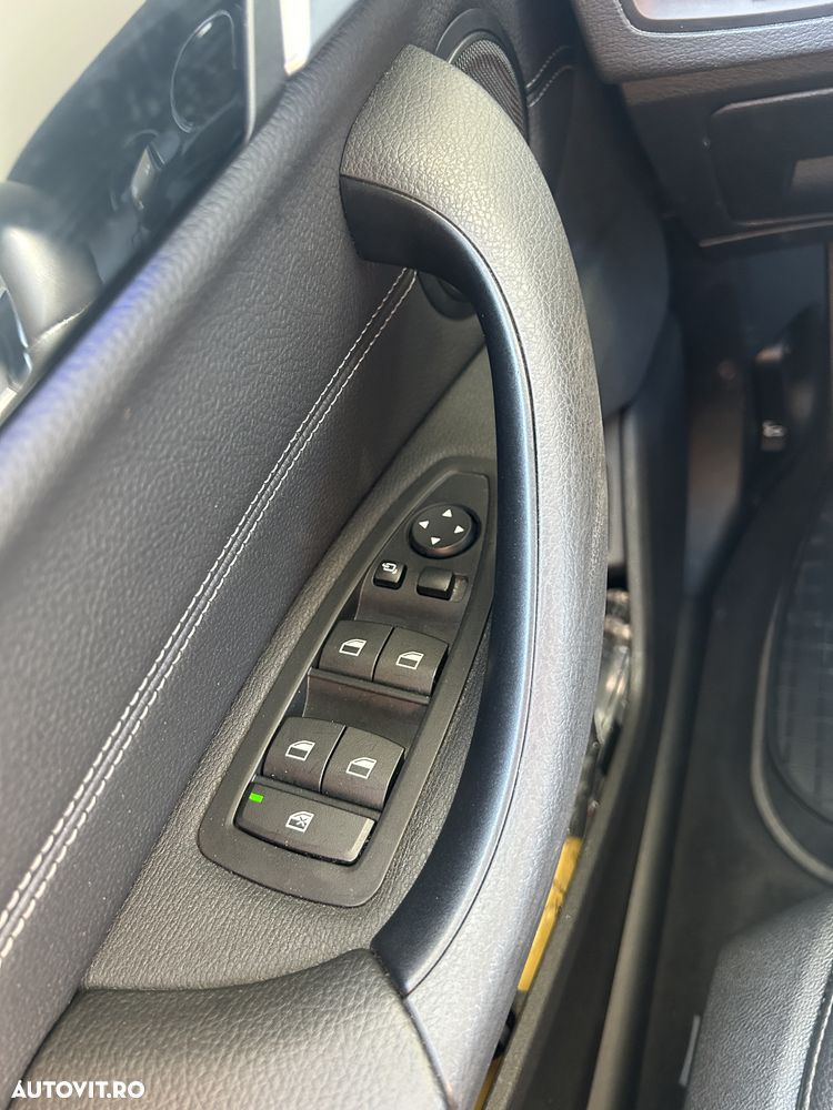 BMW X1 xDrive20i AT - 8