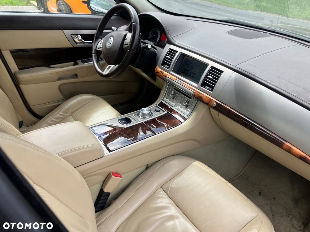 Jaguar XF 3.0 V6 - 13