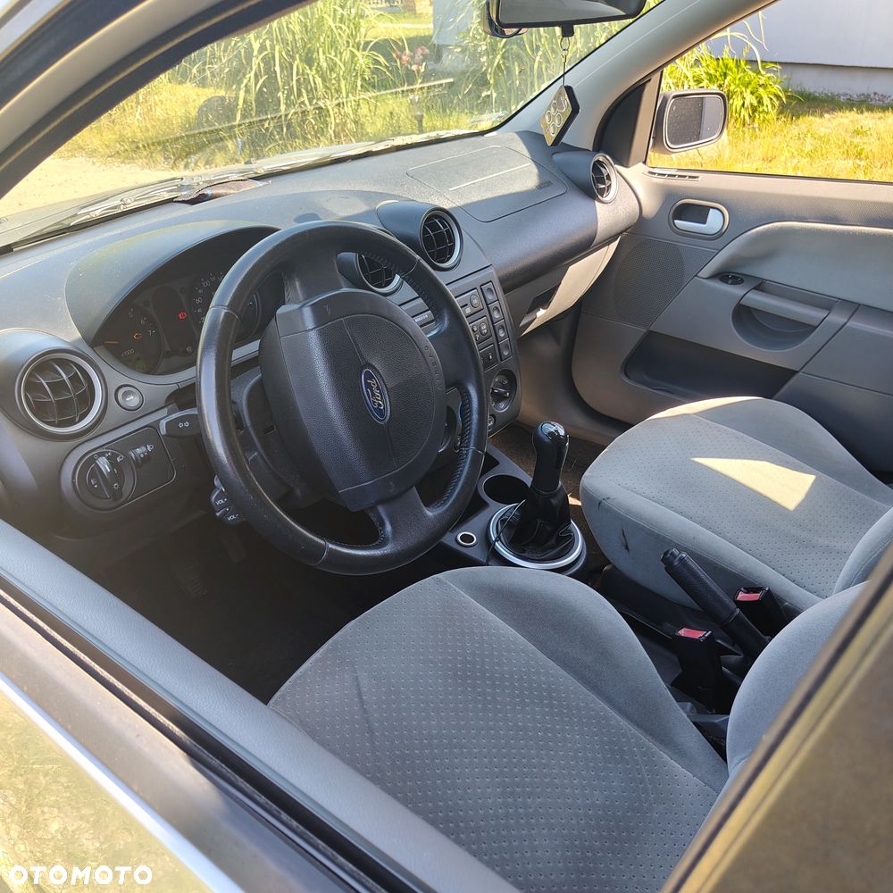 Ford Fiesta 1.4 Ghia - 14