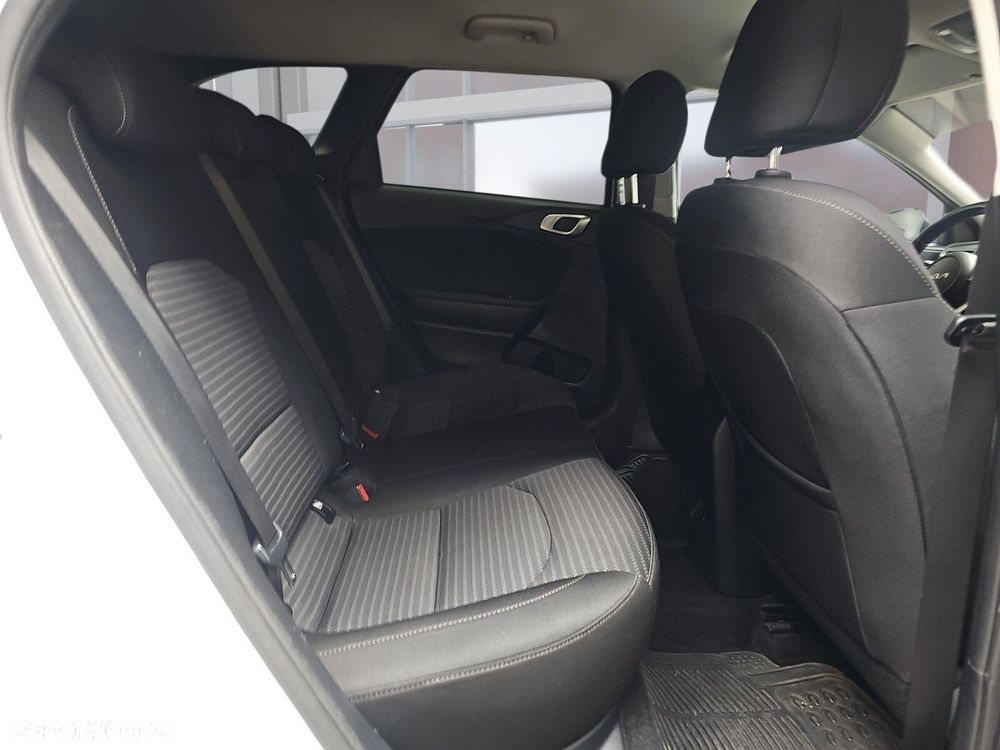 Kia Ceed 1.5 T-GDI M - 12