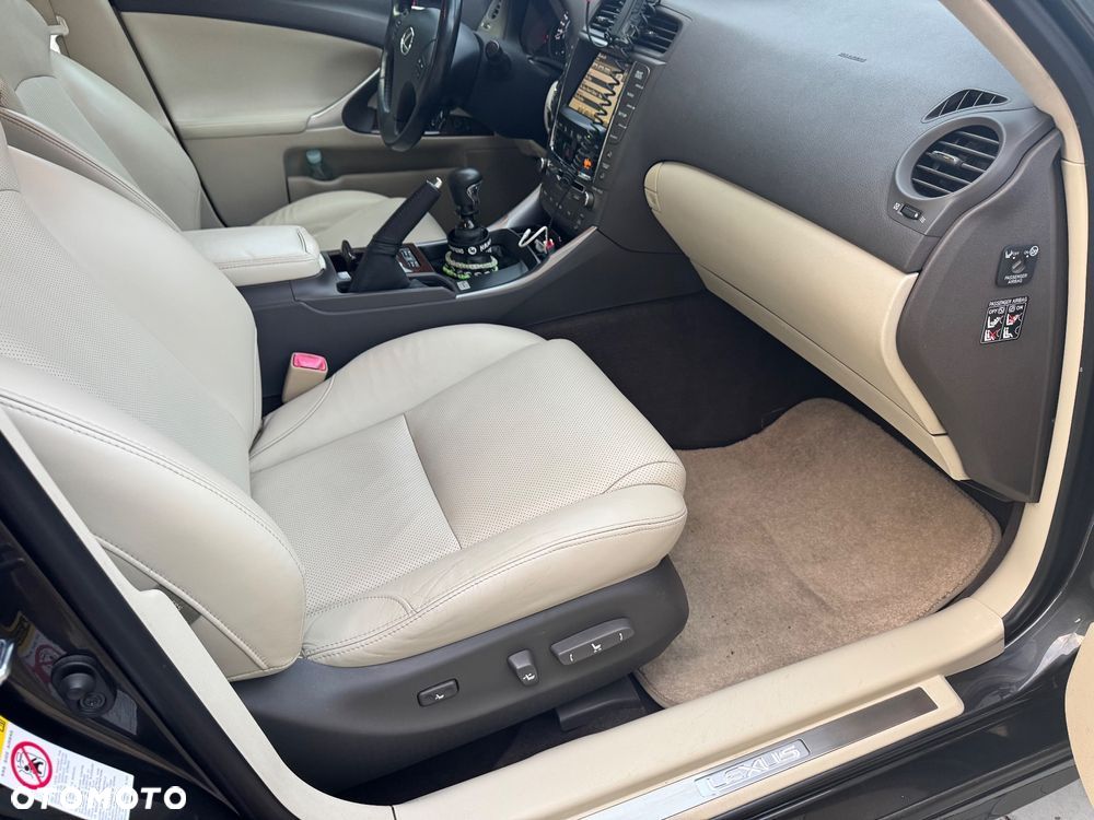 Lexus IS 220 D Prestige - 22