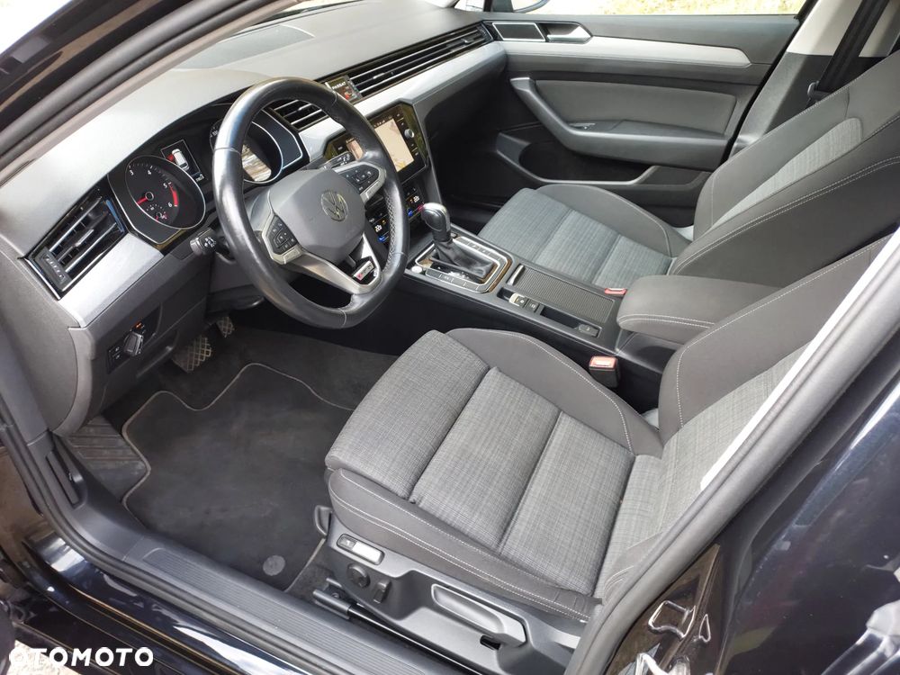 Volkswagen Passat Variant 2.0 TDI SCR DSG 4Motion Elegance - 9