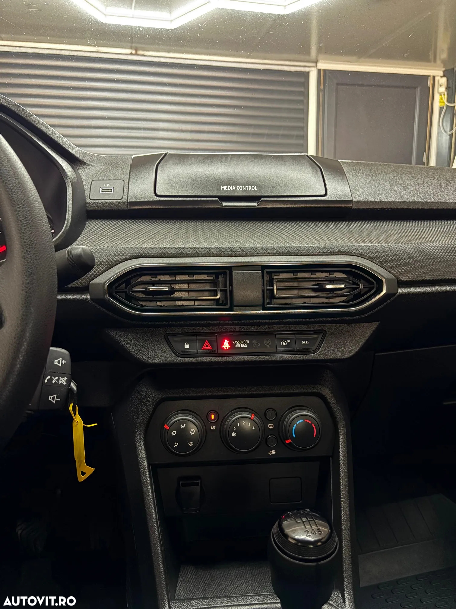 Dacia Logan TCe 90 Essential - 25