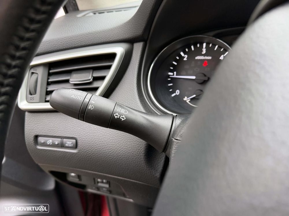 Nissan Qashqai 1.5 dCi N-Connecta 18 - 26