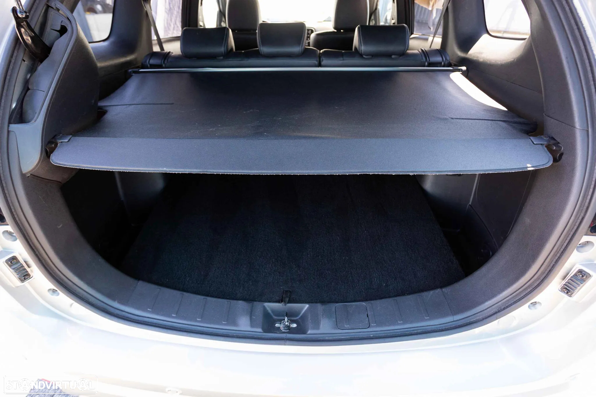 Mitsubishi Outlander 2.0 PHEV Instyle - 32