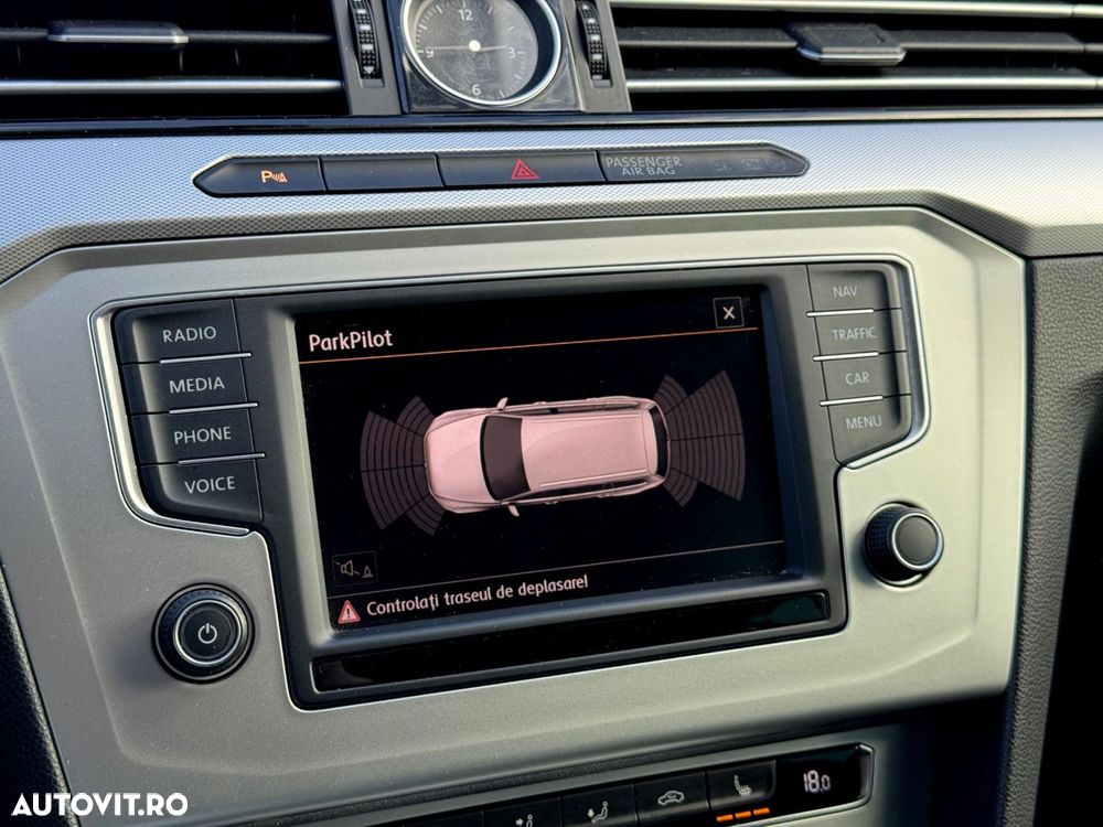 Volkswagen Passat - 12