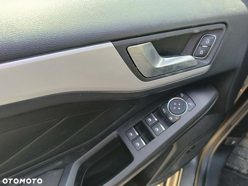 Ford Focus 1.0 EcoBoost Titanium - 26