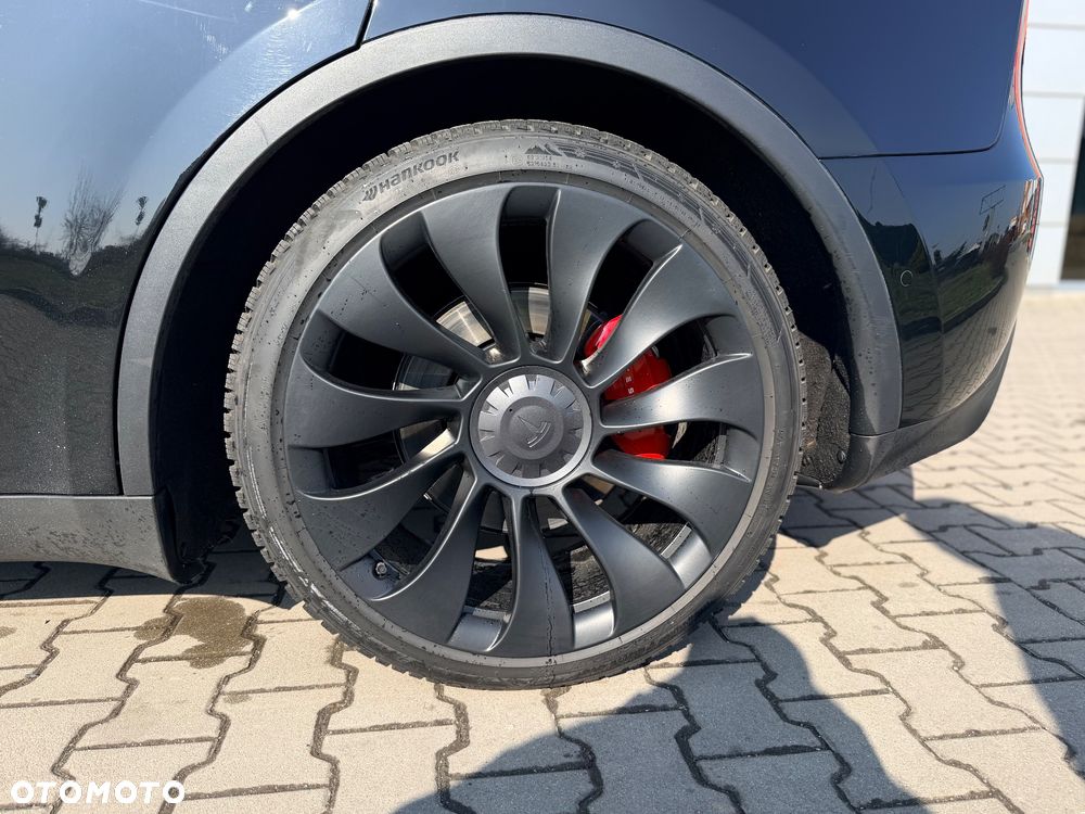 Tesla Model Y Long Range AWD - 16