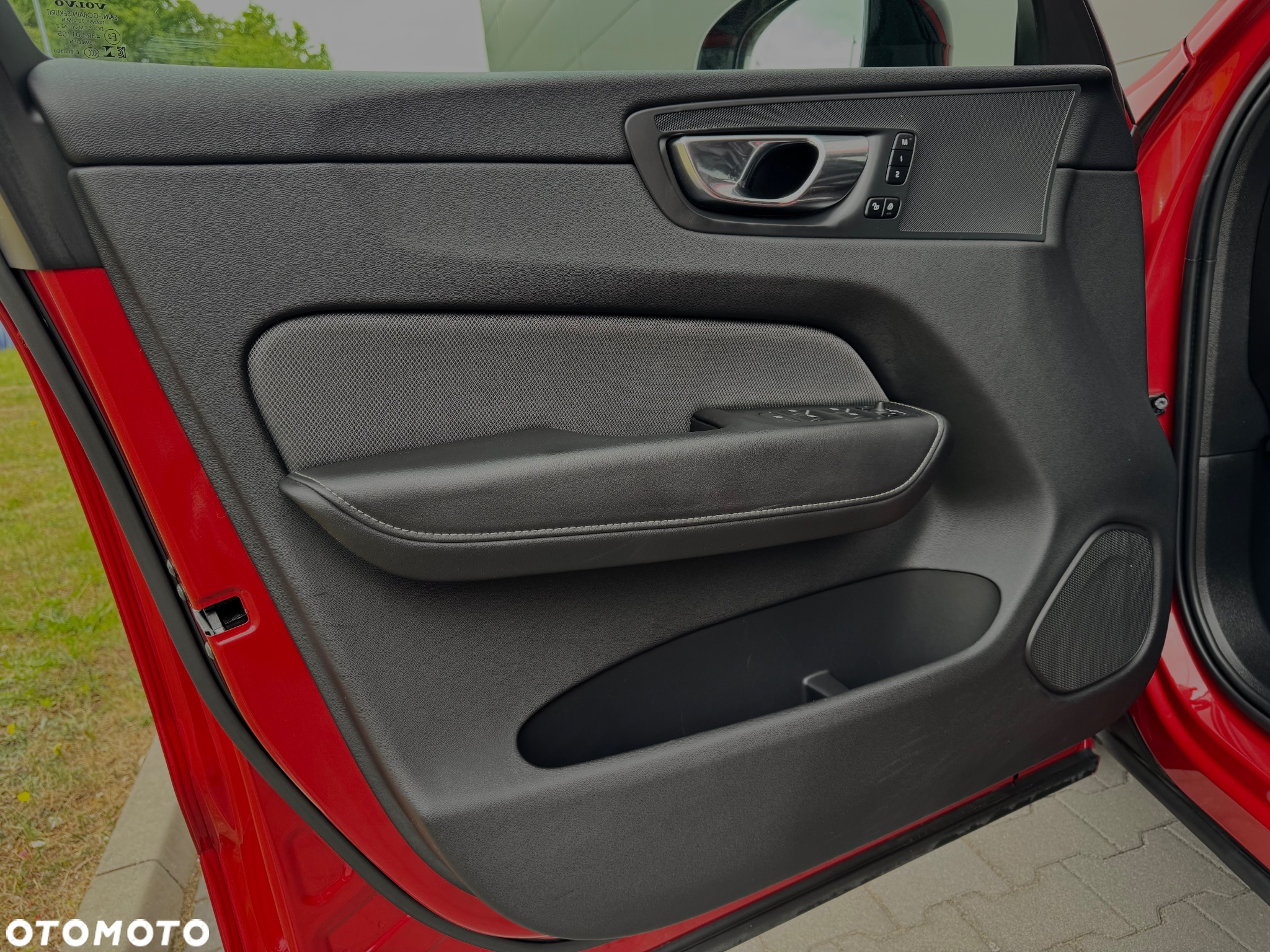 Volvo XC 60 D4 R-Design - 37