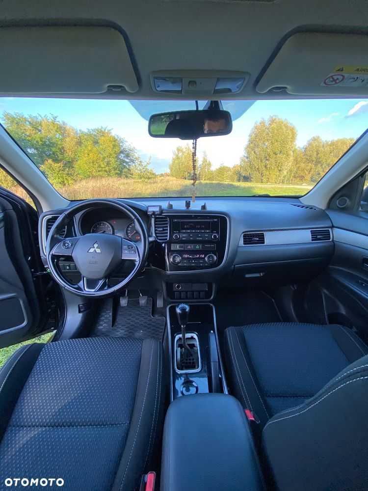 Mitsubishi Outlander 2.0 Invite + 2WD - 10